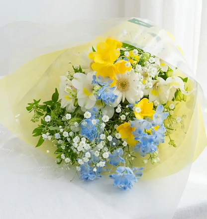 黄色とブルー・白の花束・Mサイズ