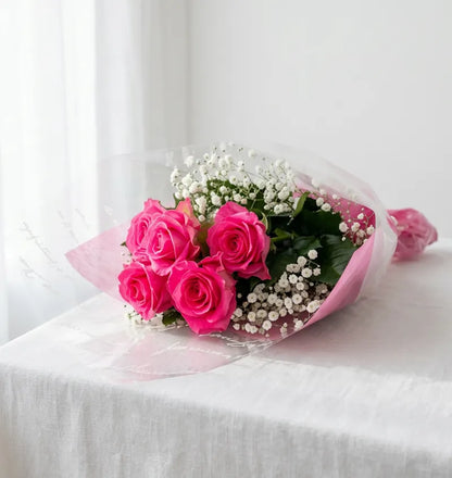 ピンクのバラとかすみ草の花束Sサイズ